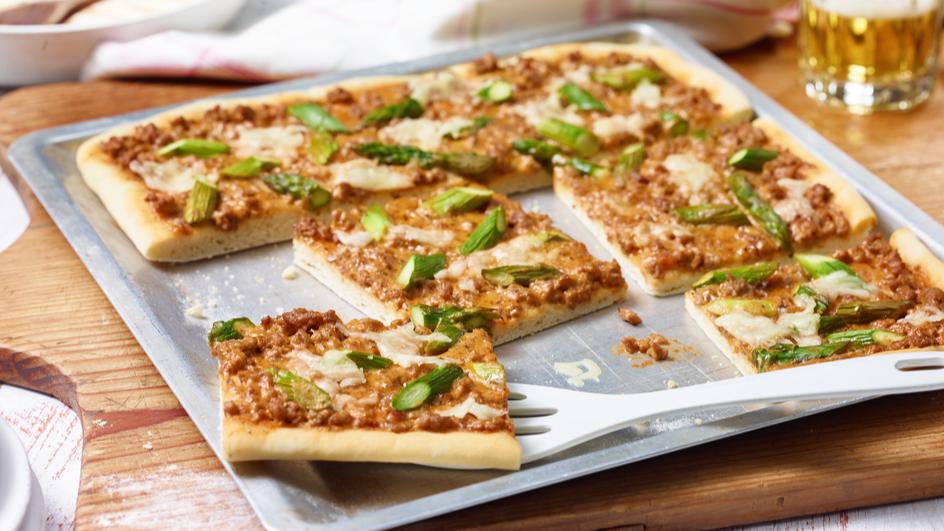 Bolognese-Spargel-Pizza