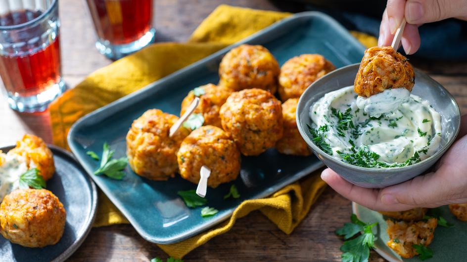 Kartoffel-Halloumi-Bällchen im Airfryer