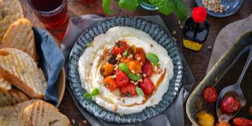 Whipped Feta mit Würze-Tomaten