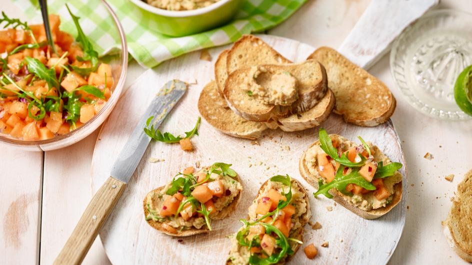 Crostini mit Basilikum-Linsencreme