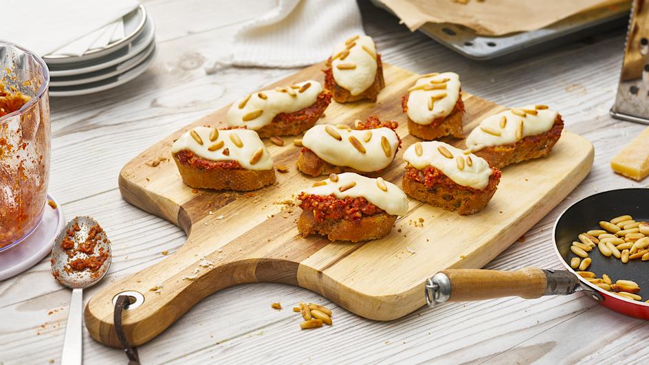 Crostini mit Tomatenpesto