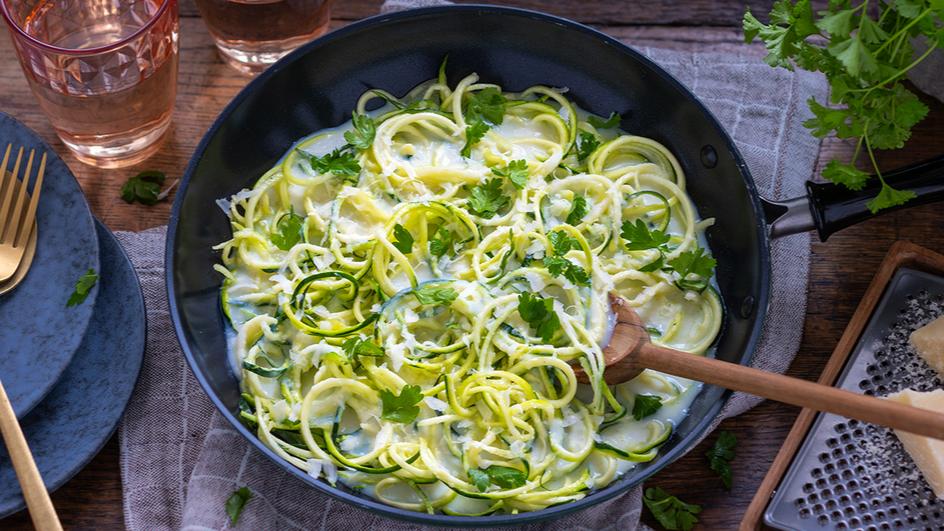 Zoodles mit cremiger Blumenkohlsauce