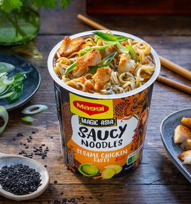 Saucy Noodles Sesame Chicken Taste mit Hähnchen