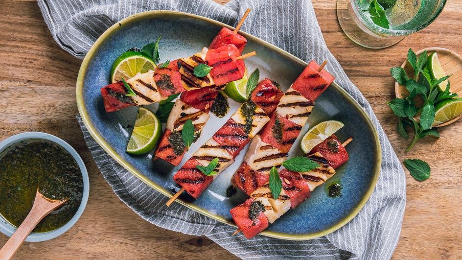 Wassermelonen-Halloumi-Spieße mit Minzpesto