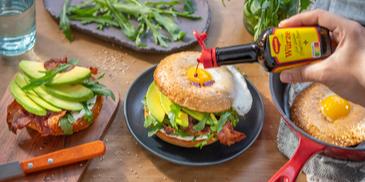 Bagel mit Ei und Avocado