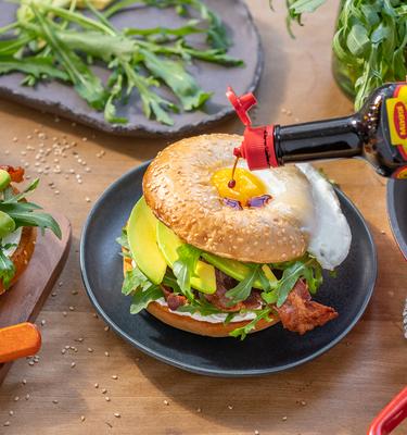 Bagel mit Ei und Avocado
