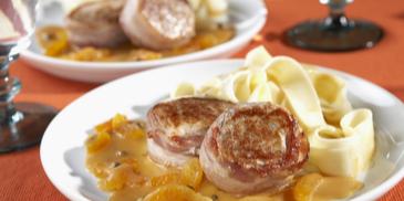 Schweinefilet im Speckmantel mit pfeffriger Aprikosen-Sauce