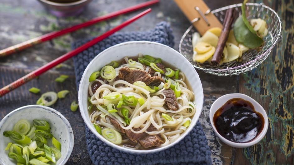 Pho Bo - Vietnamesische Nudelsuppe