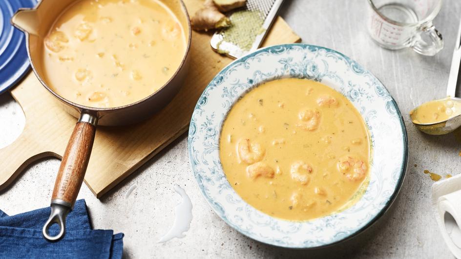 Indische Süßkartoffelsuppe mit Garnelen