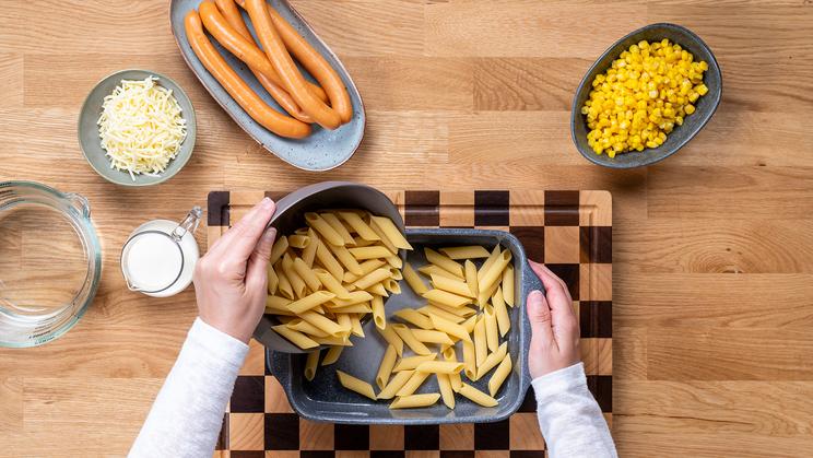 Nudel-Gratin mit Würstchen Rezept