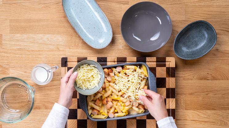 Nudel-Gratin mit Würstchen Rezept