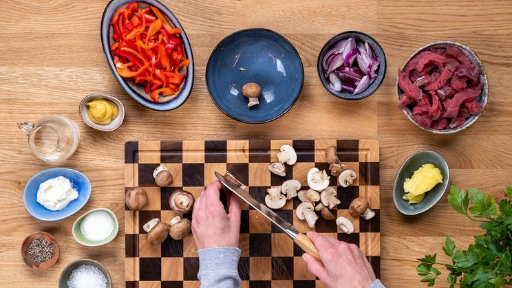 Gemüse-Champignon-Pfanne mit Filetstreifen