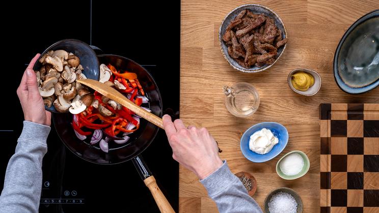 Gemüse-Champignon-Pfanne mit Filetstreifen