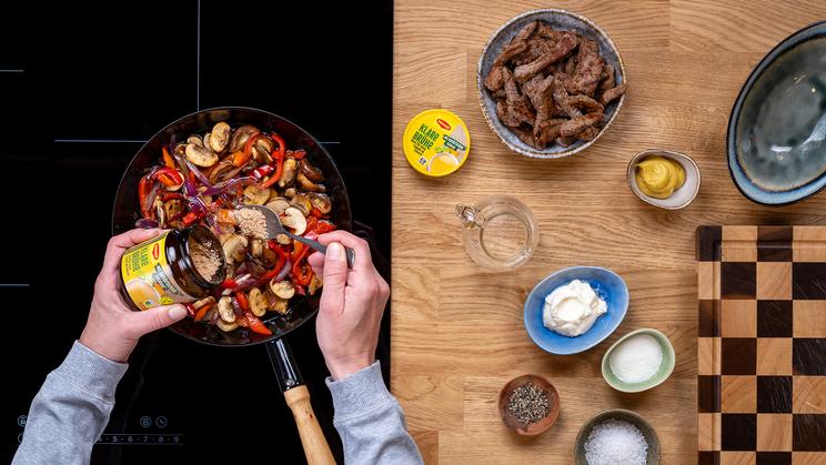 Gemüse-Champignon-Pfanne mit Filetstreifen