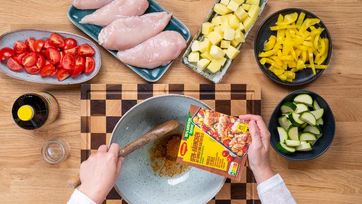 Hähnchenbrust mit Kartoffeln und Gemüse im Backofen