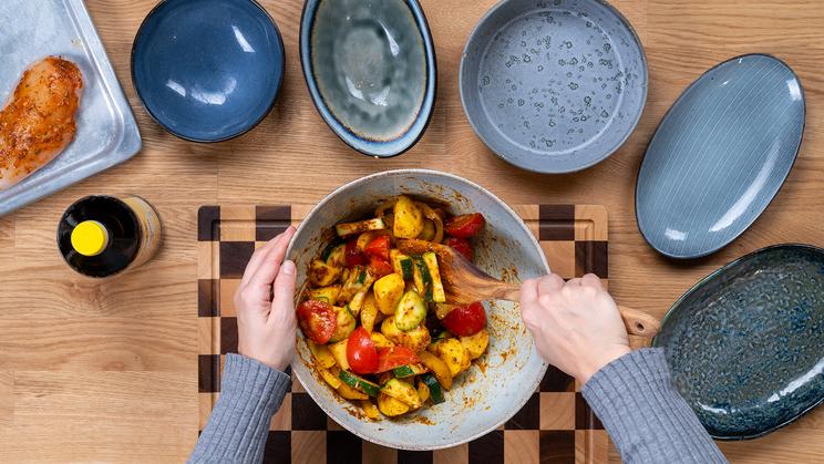 Hähnchenbrust mit Kartoffeln und Gemüse im Backofen