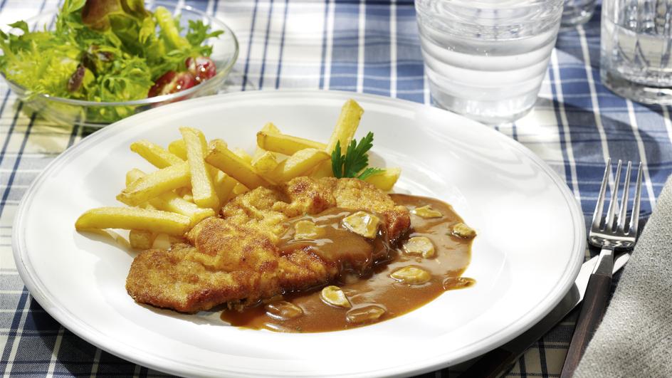 Paniertes Schnitzel mit Jägersauce