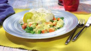 Rotbarsch auf buntem Frühlingsgemüse