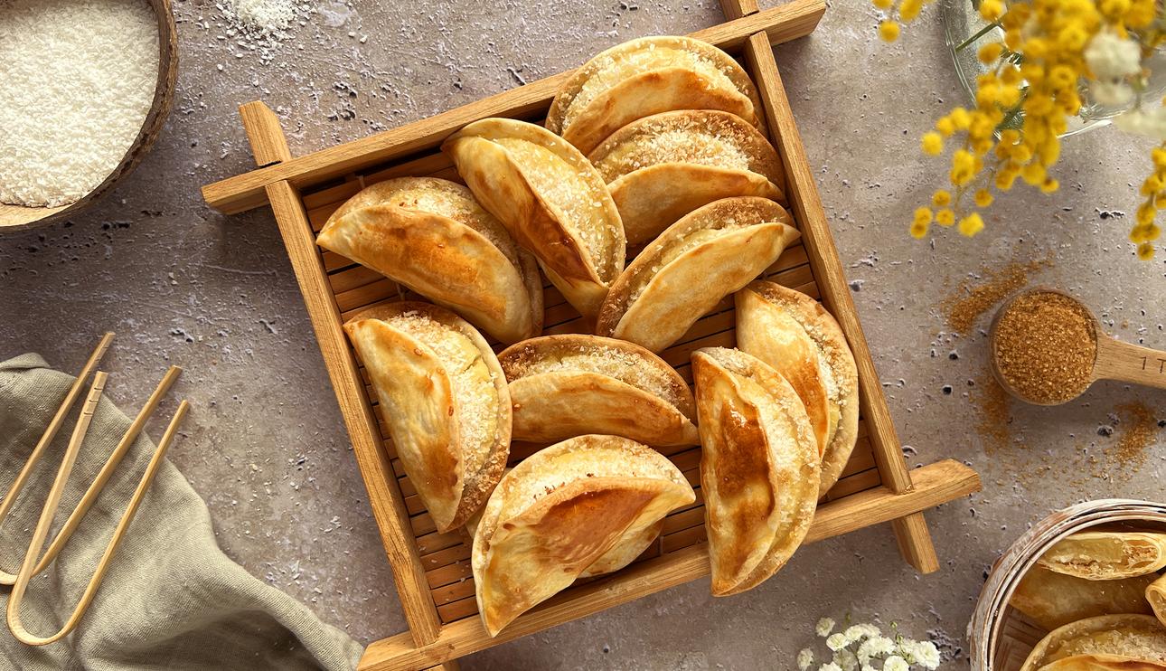 Empanadillas dulces al horno de piña y coco
