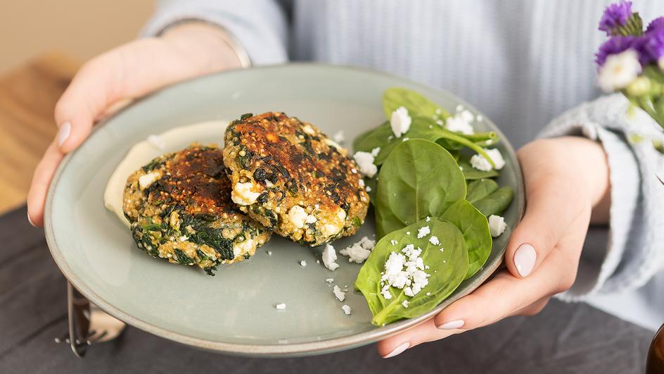 Quinoa Spinat Bratling mit Feta