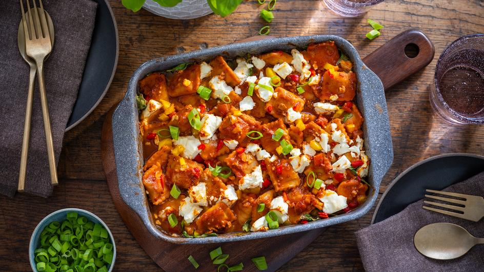 Ravioli-Gemüse Auflauf mit Feta
