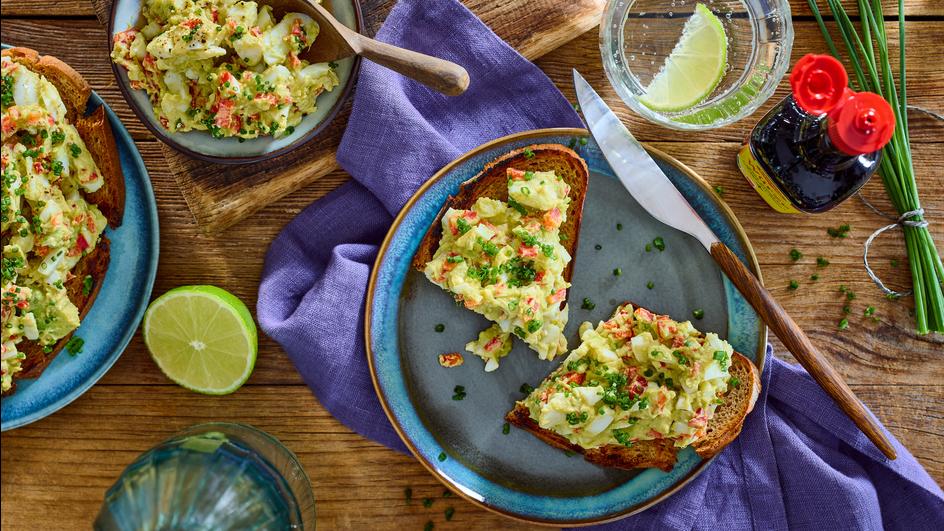 Eiersalat-Sandwich mit Avocado-Dressing