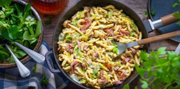 Spätzle-Pfanne mit Spitzkohl