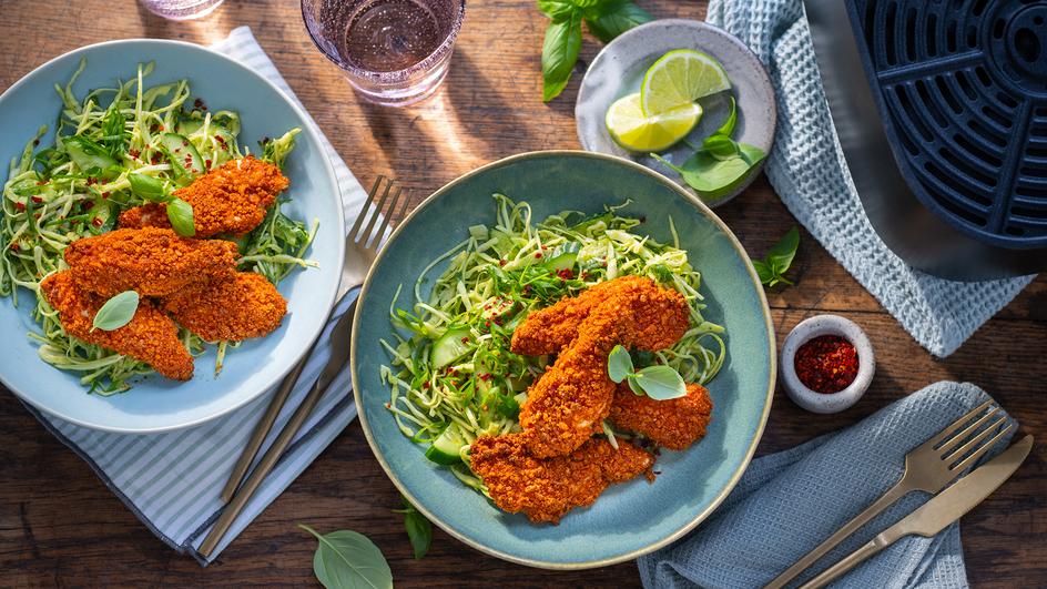 Chicken Nuggets im Airfryer mit Green Goddess Salat