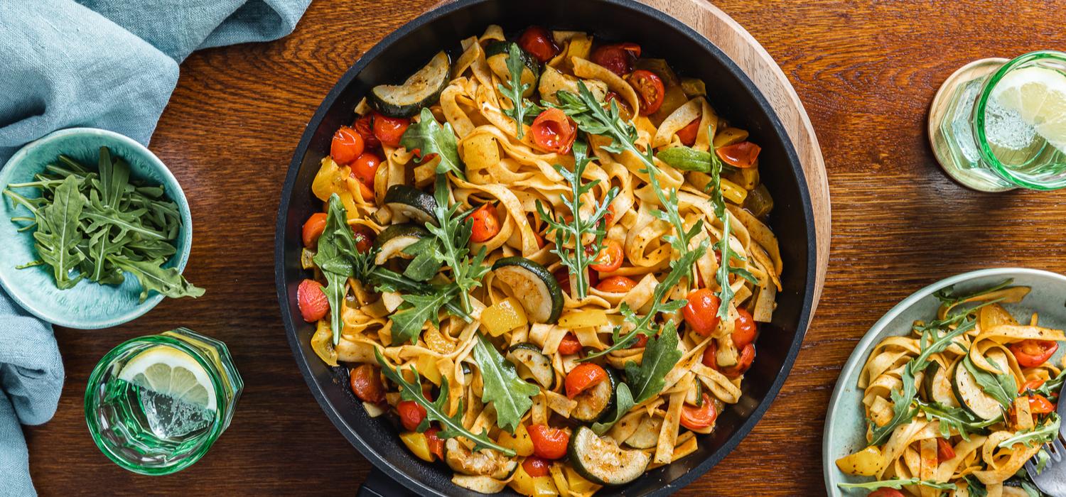 Tagliatelle-Gemüse-Pfanne mit Rucola | maggi.de