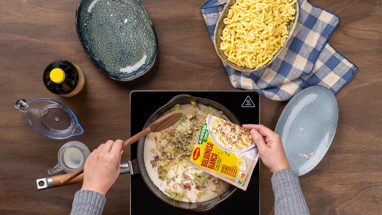 Spätzle-Pfanne mit Spitzkohl