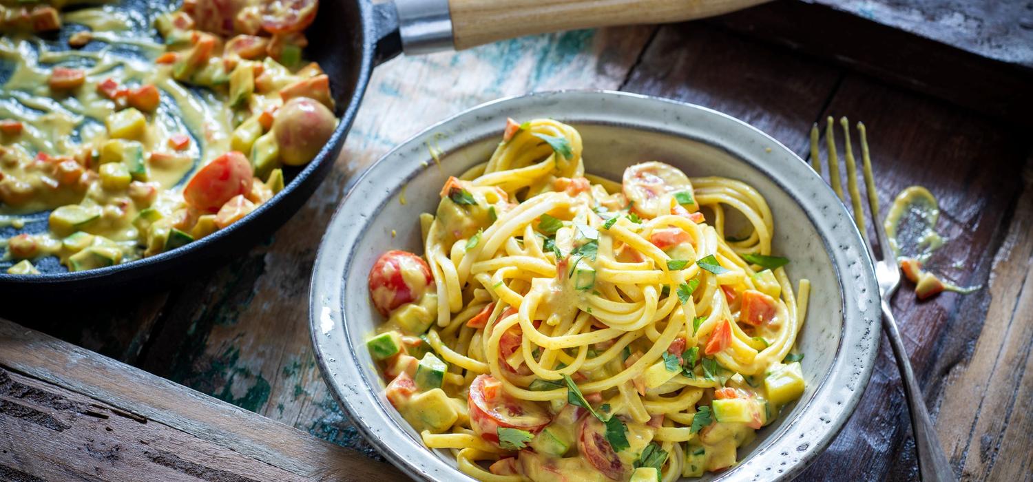 Tagliatelle mit Gemüse und Curry Sauce