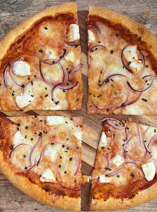 Pizza cuatro quesos con hojaldre