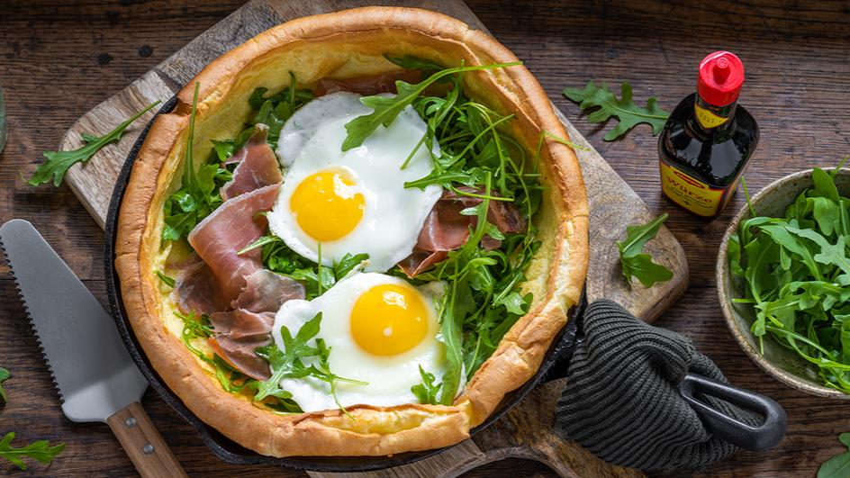 Dutch Baby mit Serranoschinken und Spiegelei