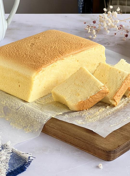 Bizcocho japonés esponjoso con leche condensada