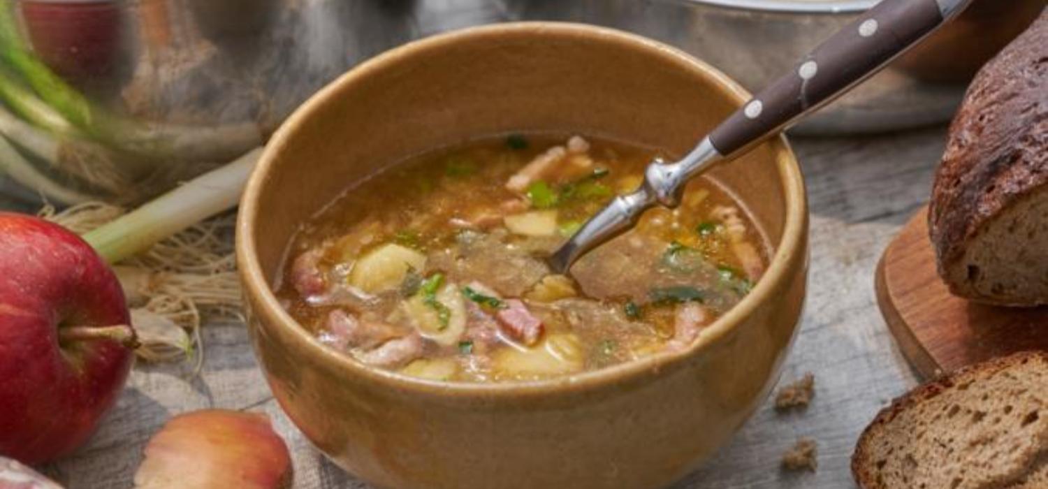 Deftige Zwiebelsuppe mit Speck | maggi.de