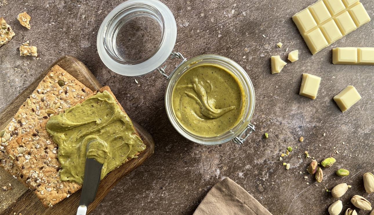 Crema de pistachos y chocolate blanco casera