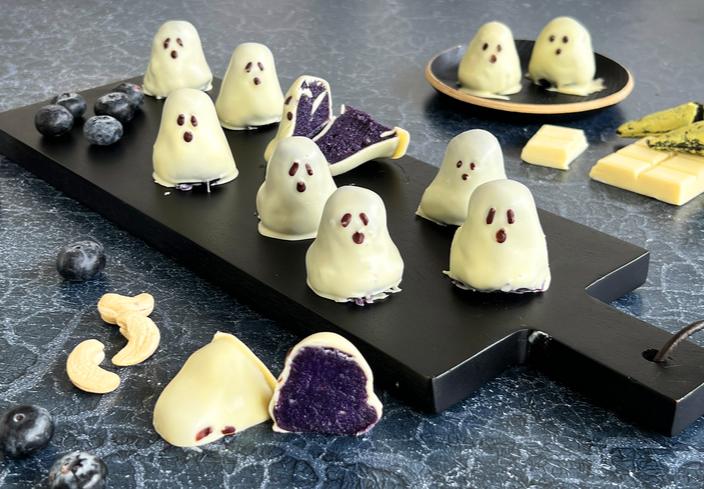 Bocaditos de chocolate blanco y arándanos para Halloween