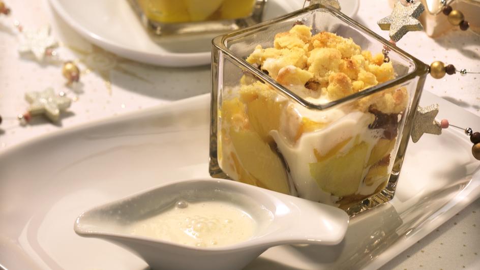Weihnachts-Crumble an Joghurt-Marzipansauce