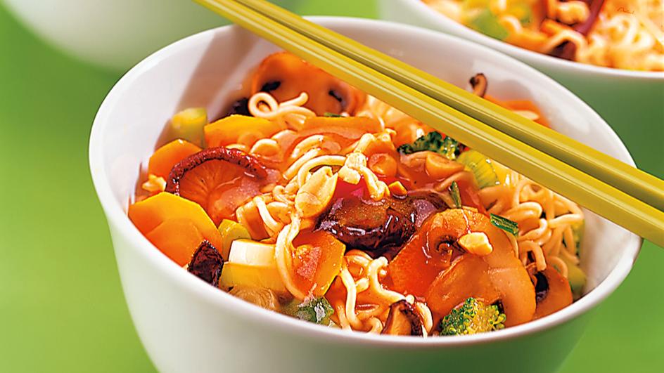 Pfannengerührtes Gemüse mit Mie-Nudeln