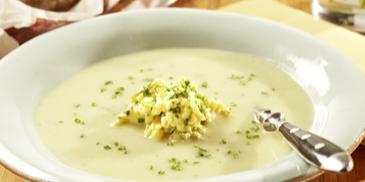 Blumenkohl-Broccoli-Suppe mit Schnittlauch-Rührei