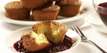 Eierlikörmuffins mit Heidelbeersauce