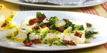 Gegrillte Fetakäsepäckchen mit Rucola