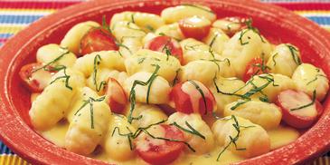 Gnocchi mit Basilikum-Käse-Sauce