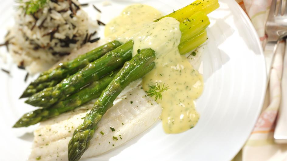 Spargel auf Schollenfilet mit leichter Dill-Hollandaise