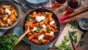 Pasta Bolognese mit Burrata