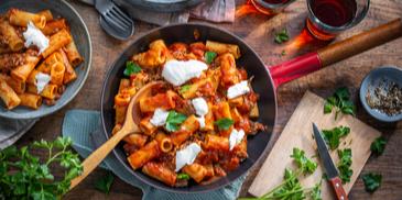 Pasta Bolognese mit Burrata
