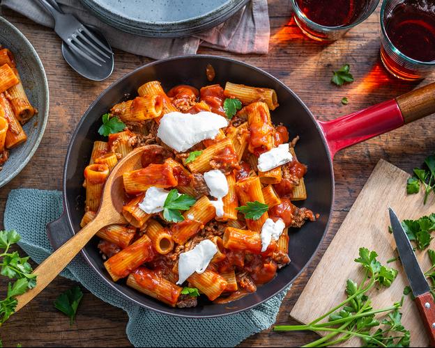 Pasta Bolognese mit Burrata