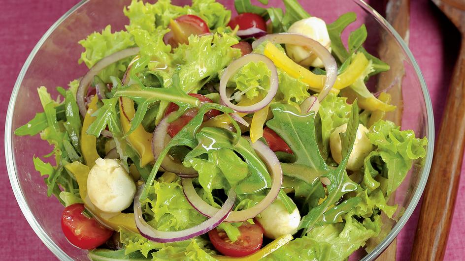 Bunter Salat mit Würze-Vinaigrette