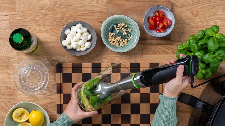 Knusprige Kartoffeln in der Heißluftfritteuse mit Avocado-Pesto