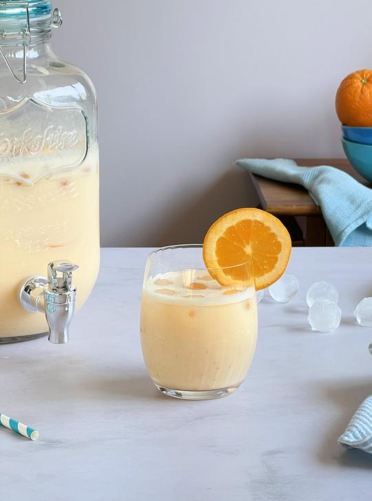 Bebida cremosa de naranja y leche condensada. Ideal Verano.
